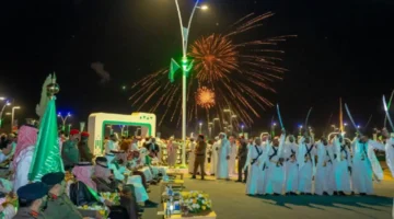 أهالي طبرجل يحيون اليوم الوطني بعروض تراثية ومواكب هجن تجوب الشوارع